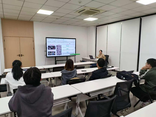 聚焦鴻蒙智聯場景，深化產教融合新篇——“智慧教育”工作室鴻蒙項目會議側記